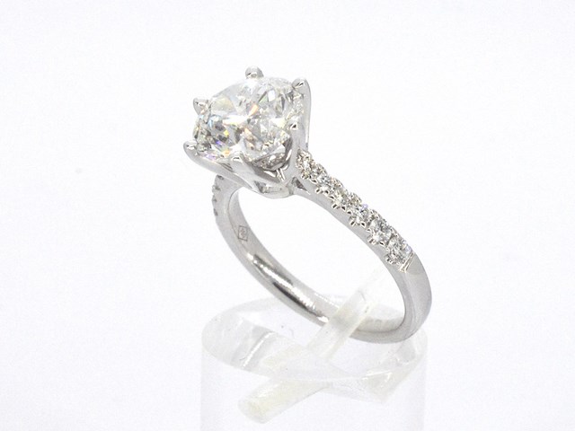 Witgouden ring met natuurlijke diamanten en een grote briljant geslepen diamant van 2.25 carat - afbeelding 4 van  10