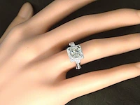 Witgouden ring met natuurlijke diamanten waarvan een grote radiant geslepen diamant en meerdere kleine briljanten - afbeelding 5 van  12