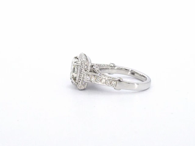 Witgouden ring met natuurlijke diamanten waarvan een grote radiant geslepen diamant en meerdere kleine briljanten - afbeelding 10 van  12