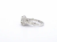 Witgouden ring met natuurlijke diamanten waarvan een grote radiant geslepen diamant en meerdere kleine briljanten - afbeelding 10 van  12