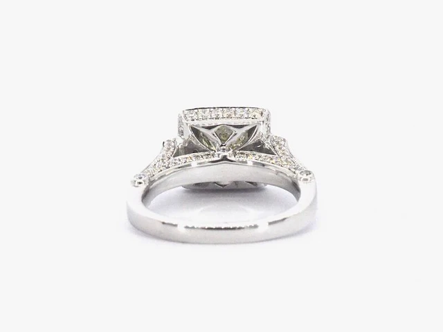 Witgouden ring met natuurlijke diamanten waarvan een grote radiant geslepen diamant en meerdere kleine briljanten - afbeelding 11 van  12