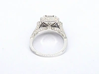 Witgouden ring met natuurlijke diamanten waarvan een grote radiant geslepen diamant en meerdere kleine briljanten - afbeelding 12 van  12