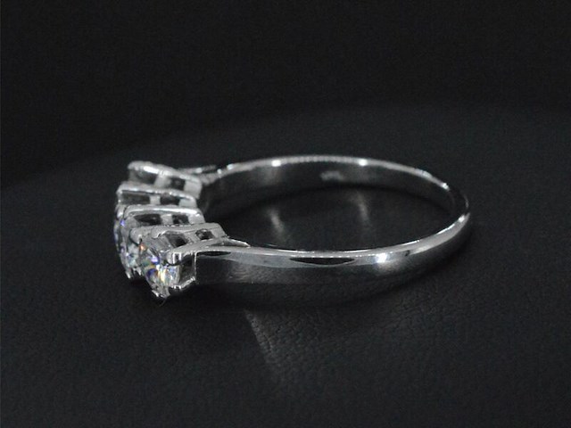 Witgouden ring met natuurlijke diamanten - afbeelding 3 van  6