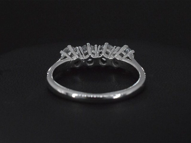 Witgouden ring met natuurlijke diamanten - afbeelding 4 van  6