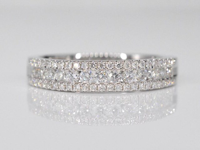 Witgouden ring met natuurlijke diamanten - afbeelding 1 van  8