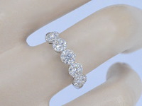 Witgouden ring met natuurlijke diamanten - afbeelding 3 van  10