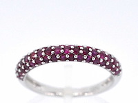 Witgouden ring met robijnen