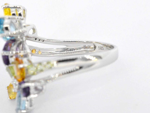 Witgouden ring met verschillende soorten edelstenen - afbeelding 2 van  10