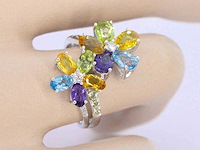 Witgouden ring met verschillende soorten edelstenen - afbeelding 3 van  10