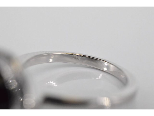 Witgouden ring met witte diamant en onix - afbeelding 5 van  7