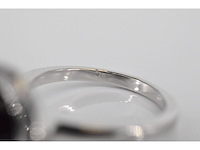 Witgouden ring met witte diamant en onix - afbeelding 5 van  7