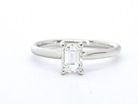 Witgouden ring van 18 carat met een emerald geslepen diamant met gia certificaat - afbeelding 1 van  11