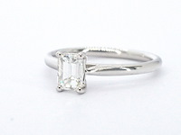 Witgouden ring van 18 carat met een emerald geslepen diamant met gia certificaat - afbeelding 9 van  11