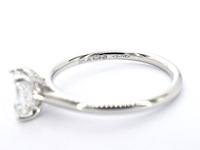 Witgouden ring van 18 carat met een emerald geslepen diamant met gia certificaat - afbeelding 11 van  11