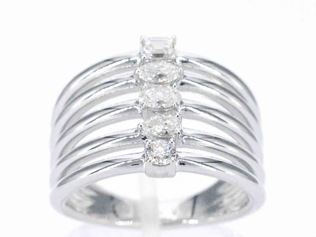 Witgouden ring vijf diamanten - afbeelding 1 van  11