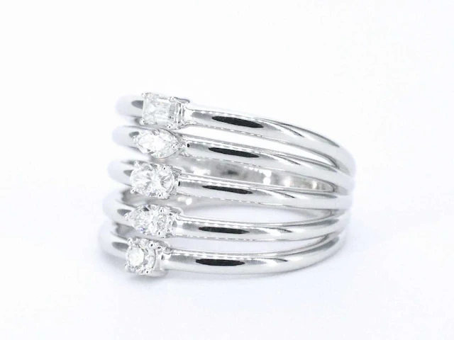 Witgouden ring vijf diamanten - afbeelding 11 van  11
