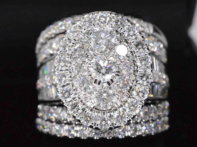 Witgouden ring vol gezet met diamanten 5.50 carat - afbeelding 1 van  8
