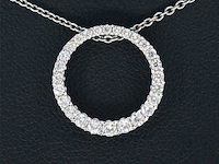 Witgouden ronde hanger met briljant geslepen diamanten