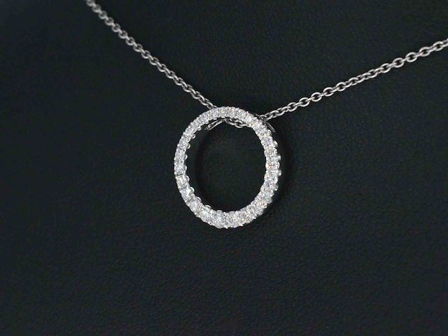 Witgouden ronde hanger met briljant geslepen diamanten - afbeelding 4 van  8