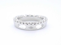 Witgouden ronde hanger met briljant geslepen diamanten - afbeelding 8 van  8