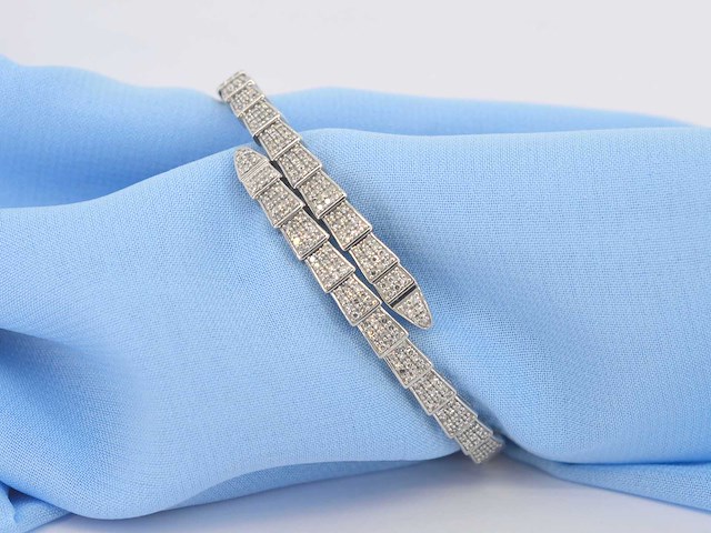 Witgouden serpent armband met natuurlijke diamanten - afbeelding 2 van  4