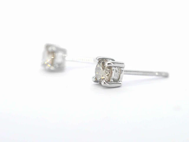 Witgouden solitair oorbellen briljant 0.65 ct - afbeelding 3 van  6