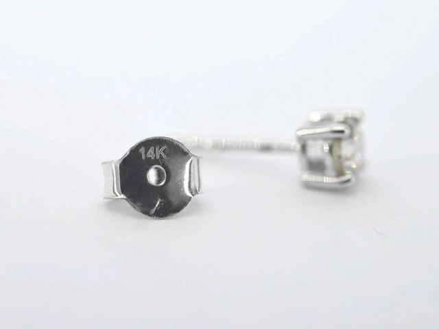 Witgouden solitair oorbellen briljant 0.65 ct - afbeelding 4 van  6