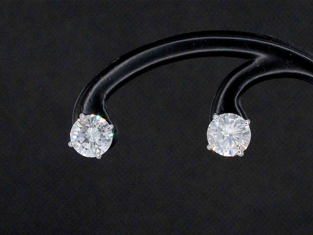 Witgouden solitair oorbellen met 4.00 carat aan natuurlijke diamanten - afbeelding 1 van  8