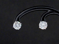 Witgouden solitair oorbellen met 4.00 carat aan natuurlijke diamanten