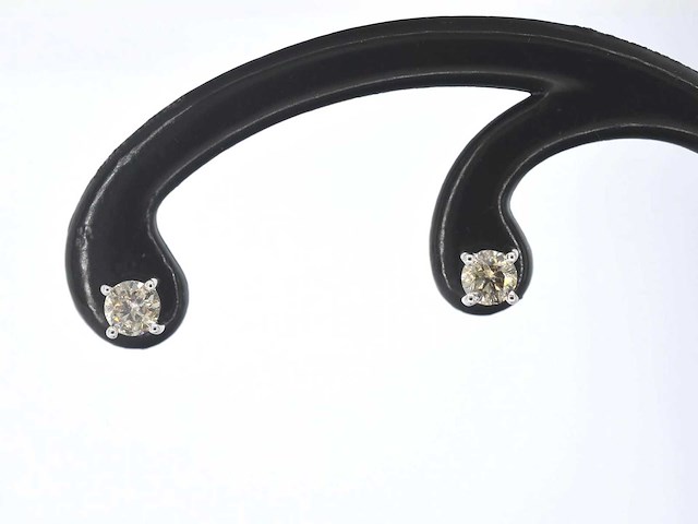 Witgouden solitair oorbellen met briljant diamanten - afbeelding 2 van  6