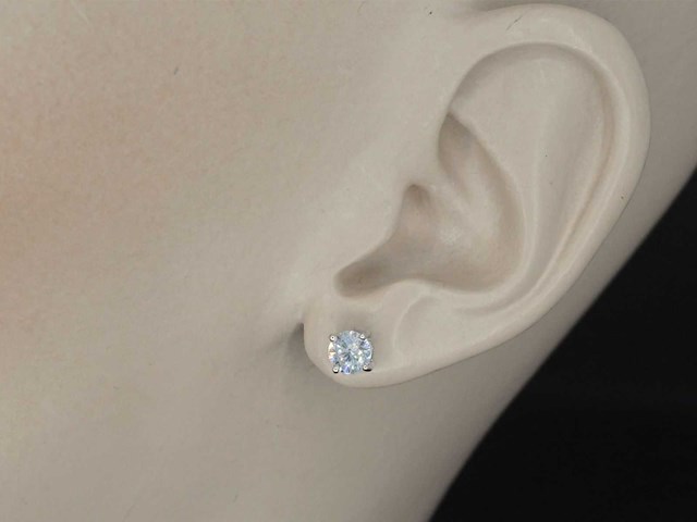 Witgouden solitair oorbellen met briljant geslepen diamanten 1.22 carat - afbeelding 2 van  7