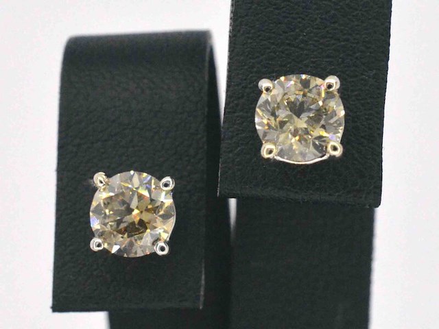 Witgouden solitair oorbellen met champagne diamant 3.00 carat - afbeelding 1 van  9