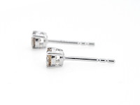 Witgouden solitair oorbellen met cognac diamanten - afbeelding 4 van  8