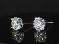 Witgouden solitair oorbellen met diamanten - afbeelding 4 van  11