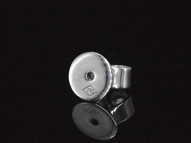 Witgouden solitair oorbellen met diamanten - afbeelding 9 van  11