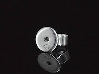 Witgouden solitair oorbellen met diamanten - afbeelding 9 van  11