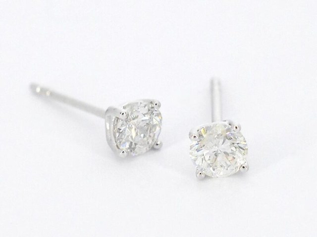 Witgouden solitair oorbellen met diamanten - afbeelding 1 van  9