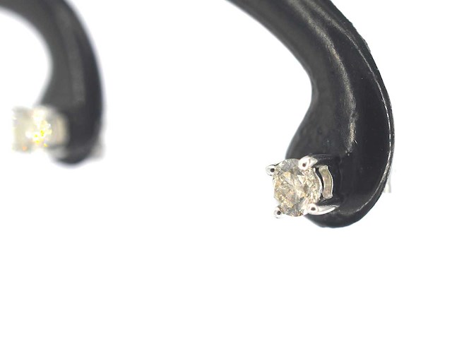 Witgouden solitair oorbellen met natuurlijke briljant geslepen diamanten - afbeelding 2 van  7