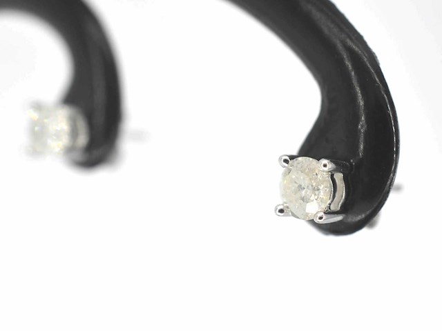 Witgouden solitair oorbellen met natuurlijke briljant geslepen diamanten - afbeelding 7 van  7