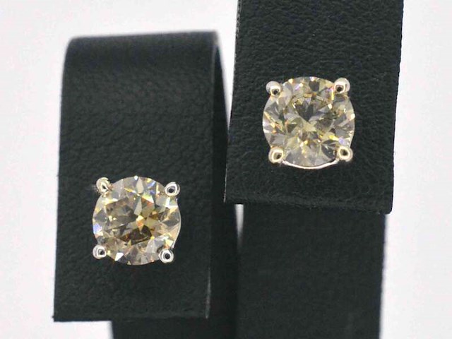 Witgouden solitair oorbellen met natuurlijke champagne diamant 3.00 carat - afbeelding 1 van  12