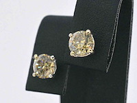 Witgouden solitair oorbellen met natuurlijke champagne diamant 3.00 carat - afbeelding 7 van  12