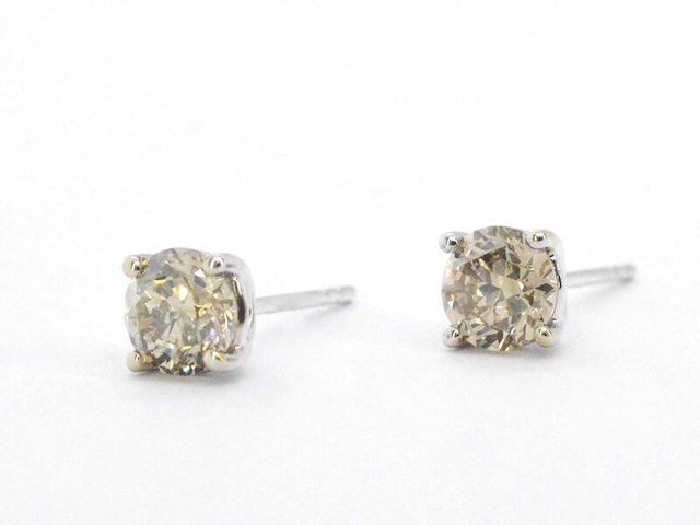 Witgouden solitair oorbellen met natuurlijke champagne diamant 3.00 carat - afbeelding 11 van  12