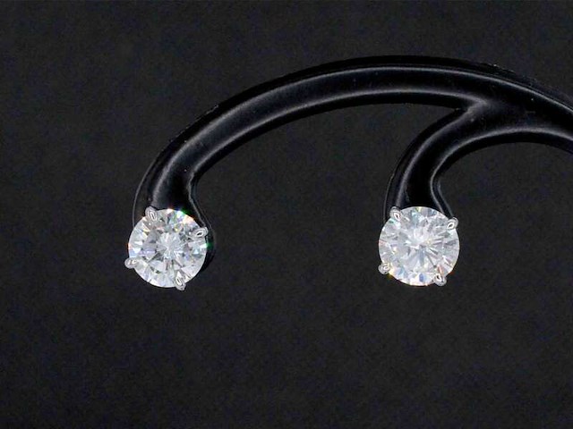 Witgouden solitair oorbellen met natuurlijke diamanten van 2.80 carat - afbeelding 1 van  9