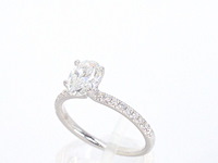 Witgouden solitair ring met 1.00 carat ovaal geslepen diamant en briljant geslepen diamanten - afbeelding 6 van  12