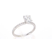 Witgouden solitair ring met 1.00 carat ovaal geslepen diamant en briljant geslepen diamanten - afbeelding 7 van  12