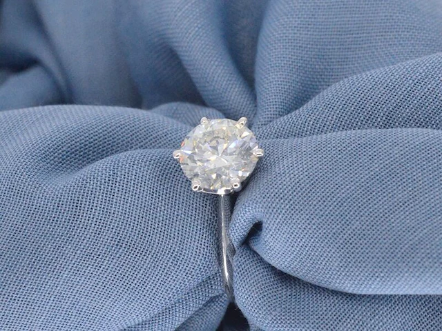 Witgouden solitair ring met 2.00 carat briljant geslepen diamant - afbeelding 2 van  12