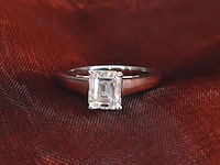 Witgouden solitair ring met een emerald diamant van 1.20 carat - afbeelding 1 van  9