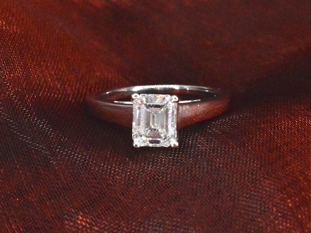 Witgouden solitair ring met een emerald diamant van 1.20 carat - afbeelding 4 van  9