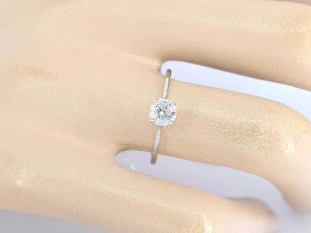 Witgouden solitair ring met natuurlijke briljant geslepen diamant - afbeelding 2 van  8