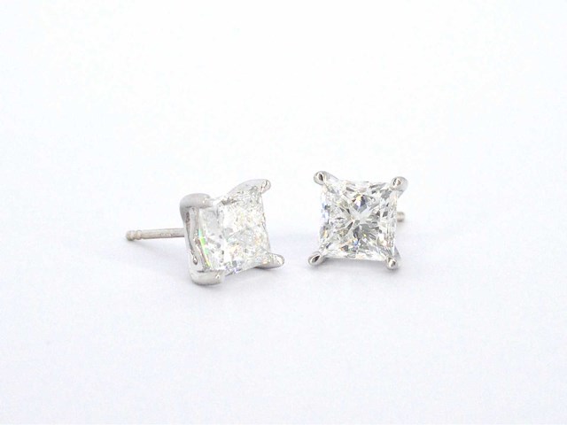 Witgouden solitaire oorbellen met 4.00 carat aan prinses geslepen diamanten - afbeelding 5 van  8